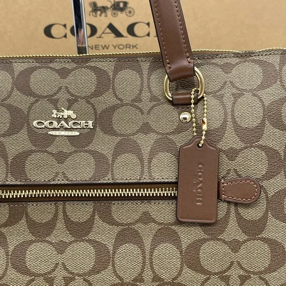 Coach Gallery Tote Bag in Signature Canvas - Picture 3 of 12